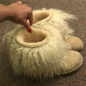 UGG Shoet sheepskin Cuff boot in sand color